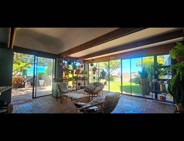 8 BEDROOM HOUSE FOR SALE IN LONG ACRES COUNTRY ESTATE